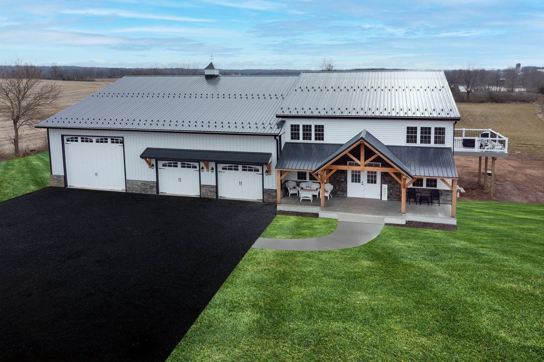barndominium-JJs_CustomHomes_LawnRd_01.jpg